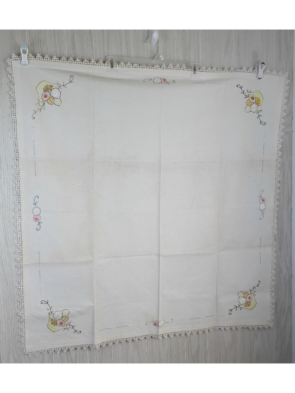 Hand Embroidered Vintage Tablecloth Table Cover Flowers basket 42"x 42" READ